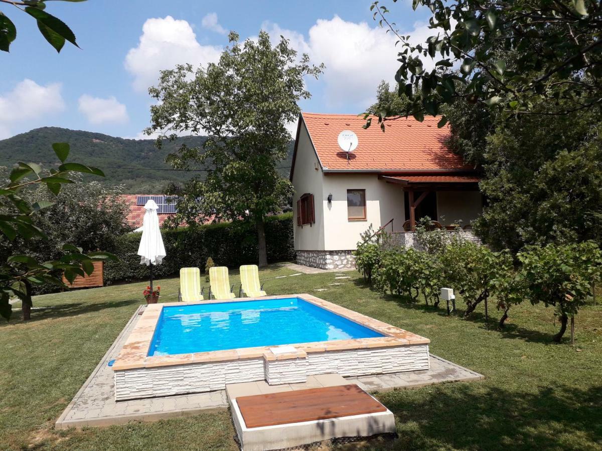Cseresznyevirag Vendeghazak Kovagoszolos Exteriér fotografie