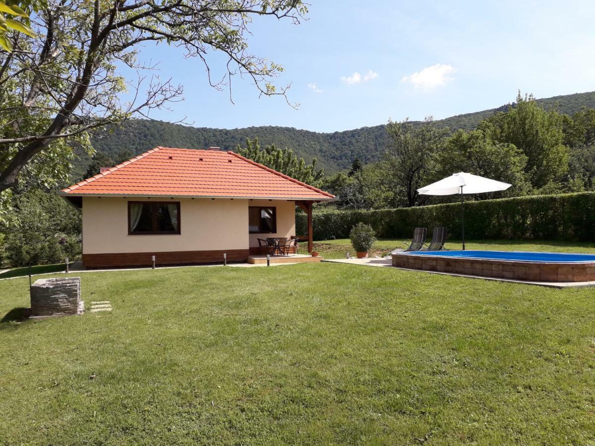 Cseresznyevirag Vendeghazak Kovagoszolos Exteriér fotografie